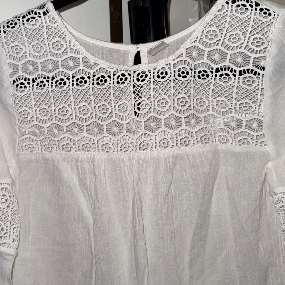 Old Navy White Textured Top - Picture 2 of 5